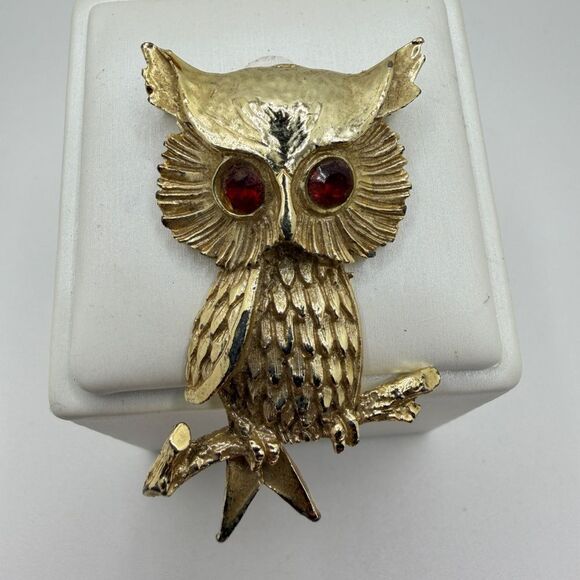 Gerry'S Jewelry - Vintage Gerry's gold tone owl brooch/pin with red rhinestone eyes!